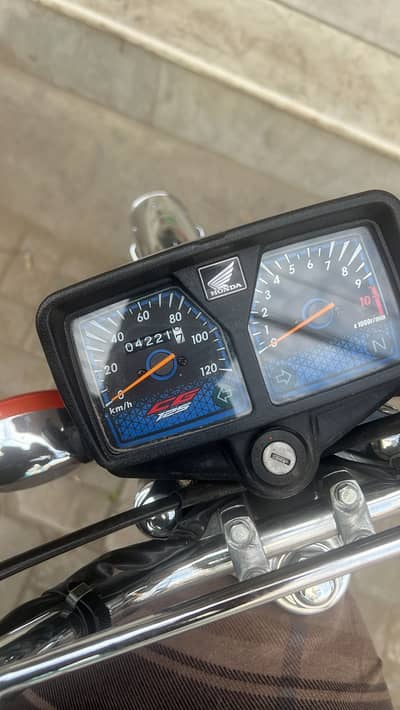 Honda 125 First owner Black Coloure 10/10 Condition