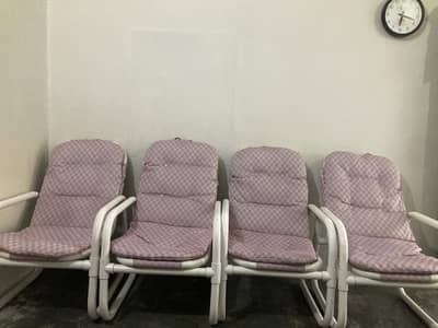 4 PCs chairs available in low price