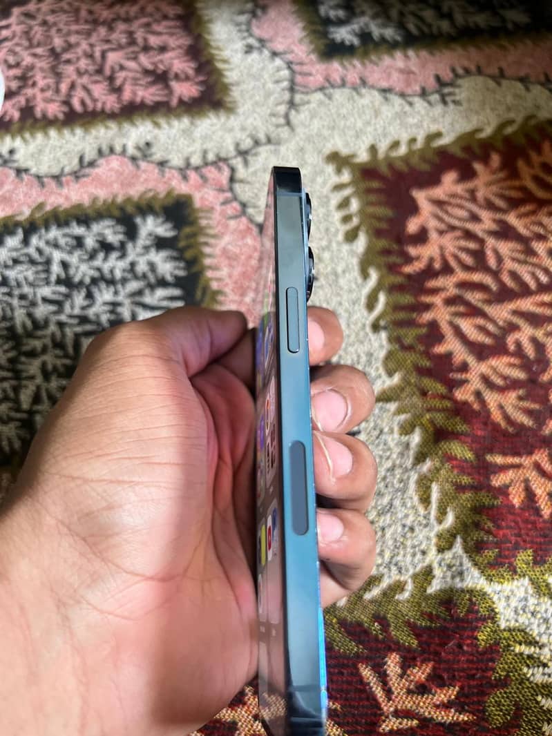 Apple iPhone 13 Pro 2