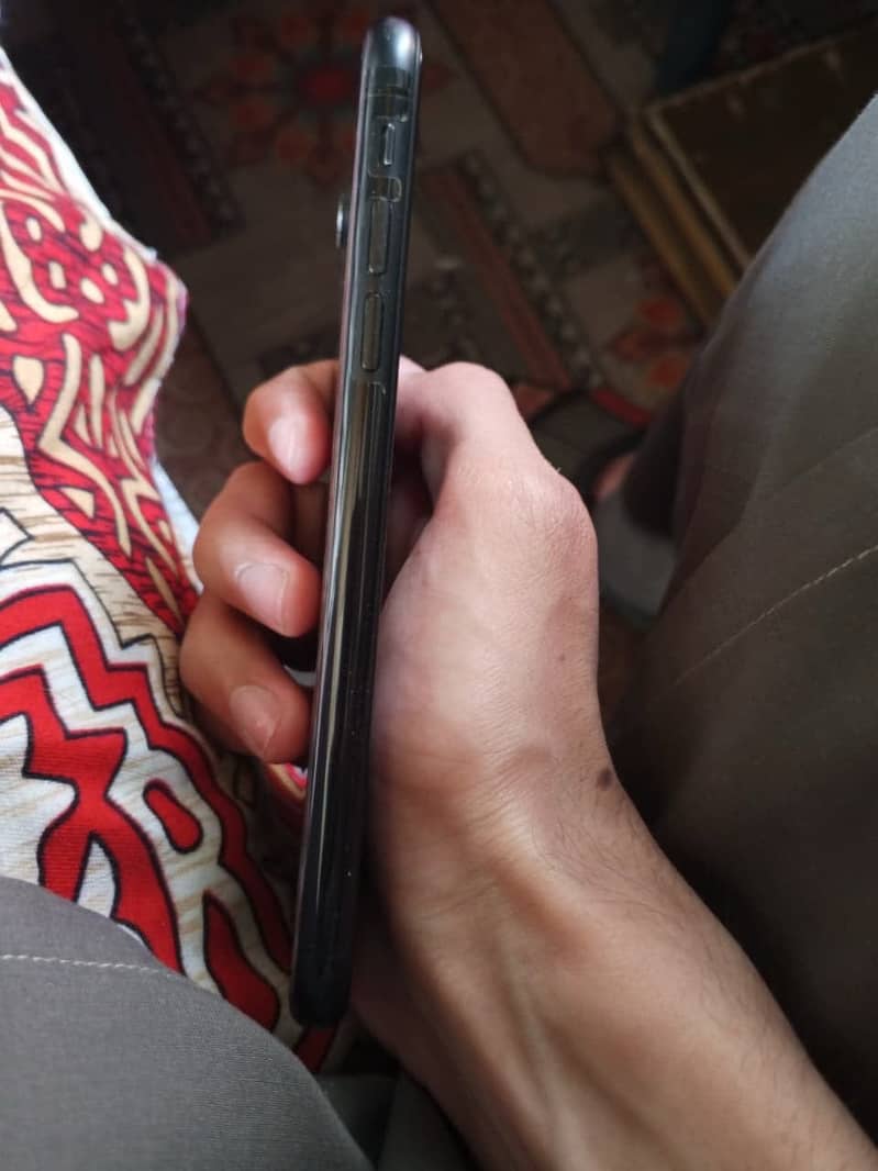 iPhone XR 1