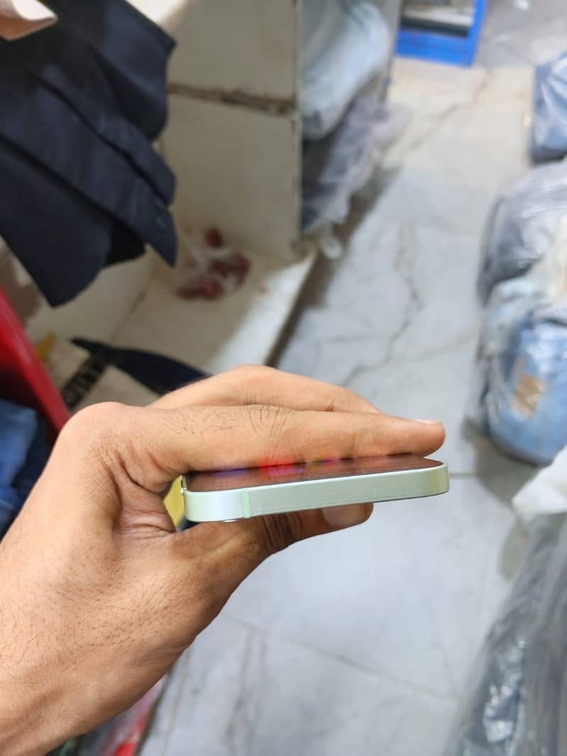 Apple iPhone 12 3
