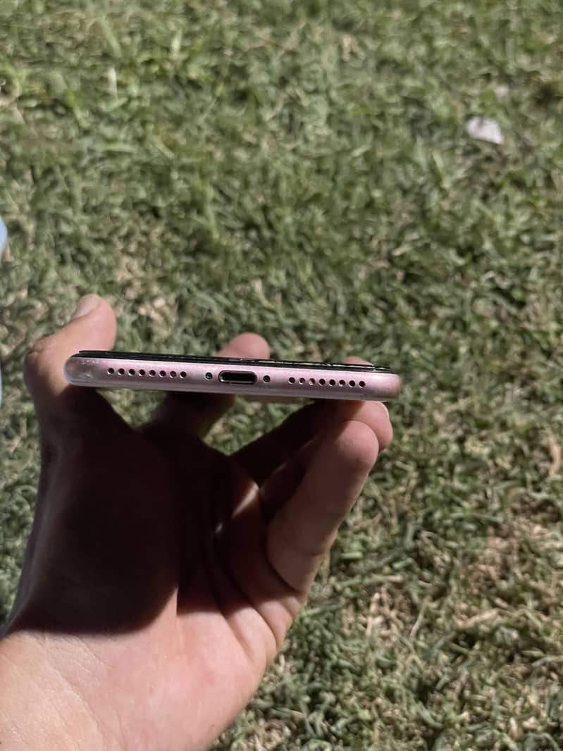 Apple iPhone 7 Plus 0