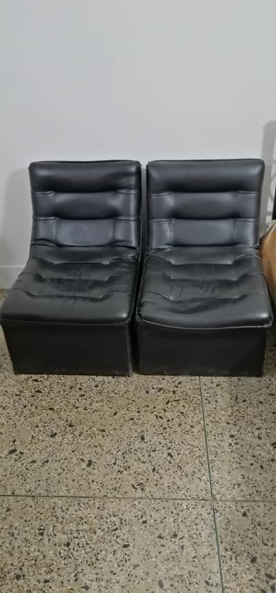 Single seater Leather sofa (1x2)