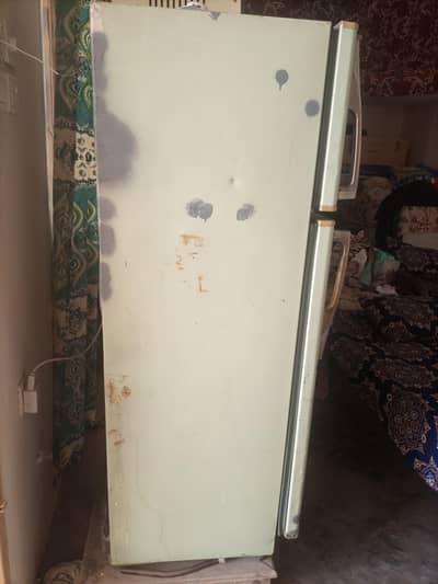 farig good condition uper wala hisa ma barf bantii ha mobile no 031691