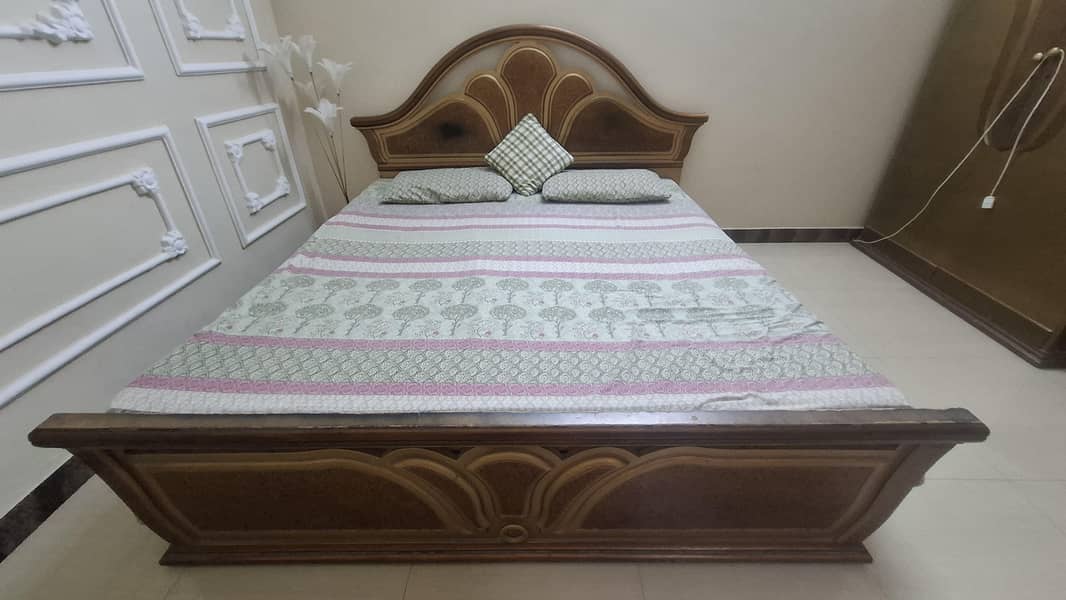 Bed (king size) 1