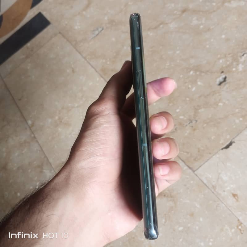 One Plus 10 Pro 4