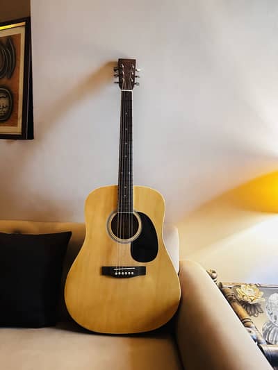 Almost new guitar for sale