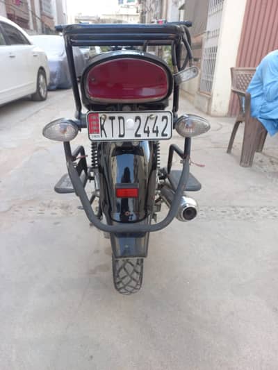 Suzuki GS 150 2025