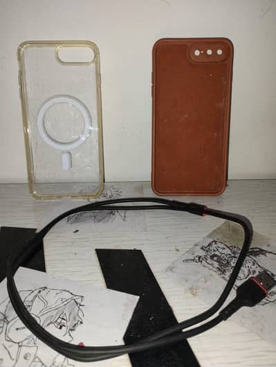 2 I PHONE 7 PLUS KE  COVER HY AND 1 LEAD IPHON KY OR