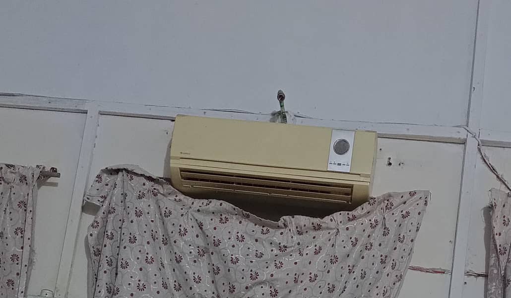 Free 1 ton split ac 0