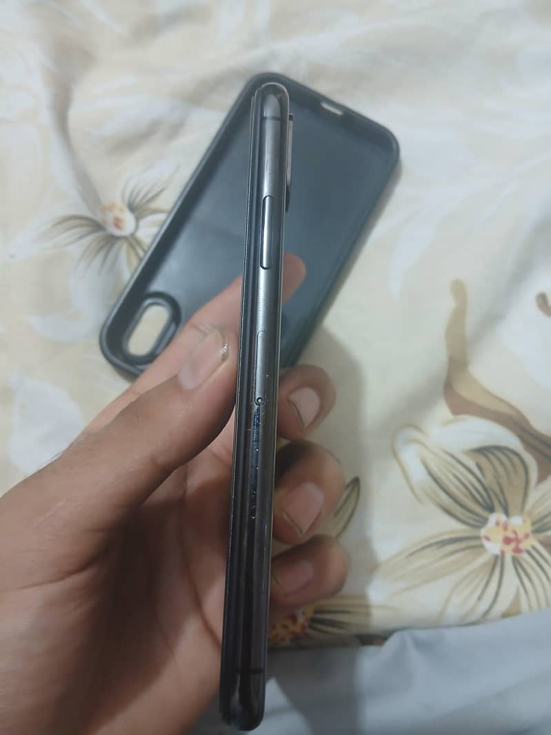 Apple iPhone X 3