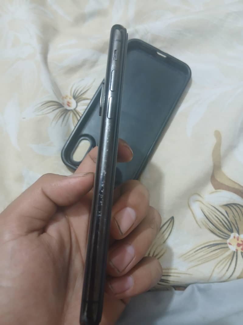 Apple iPhone X 4
