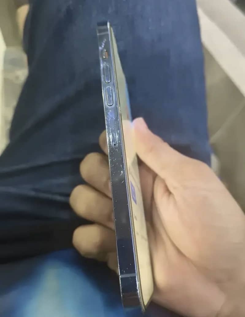 iPhone 13 Pro Max 2