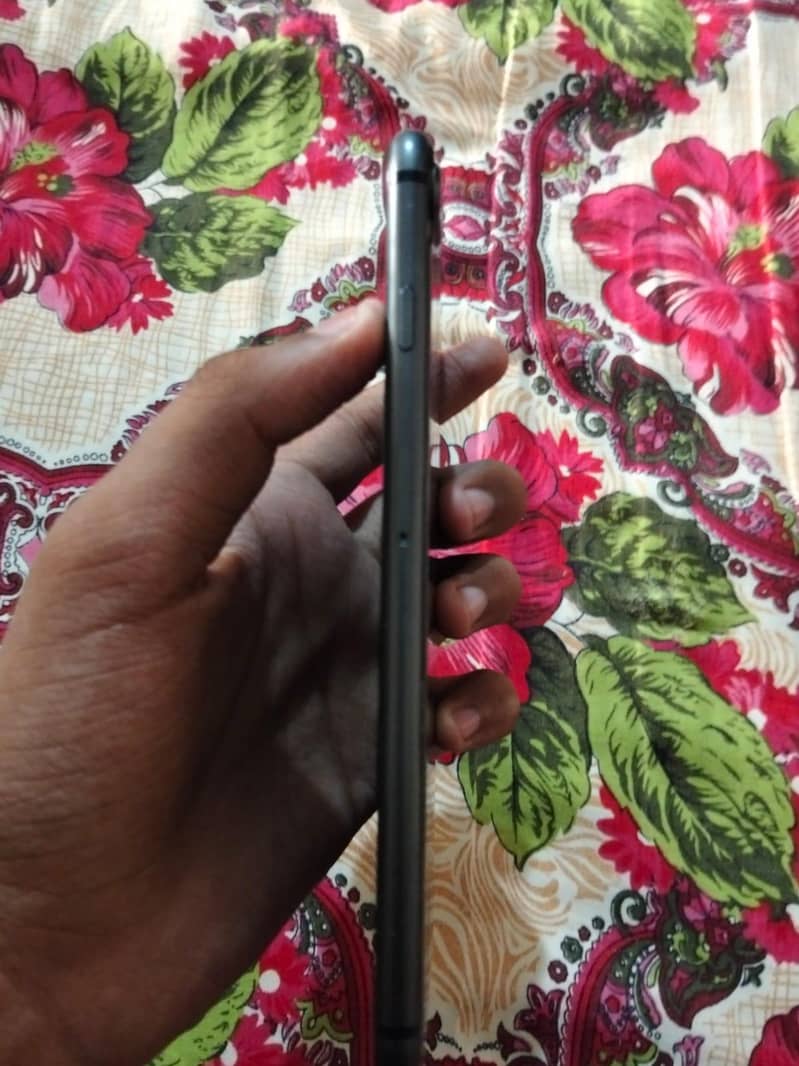 Apple iPhone 8 Plus 2