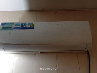 Haier 1.5 Inverter Heat and Cool