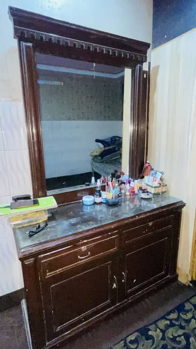Urgent Sale Dressing Table In low Price