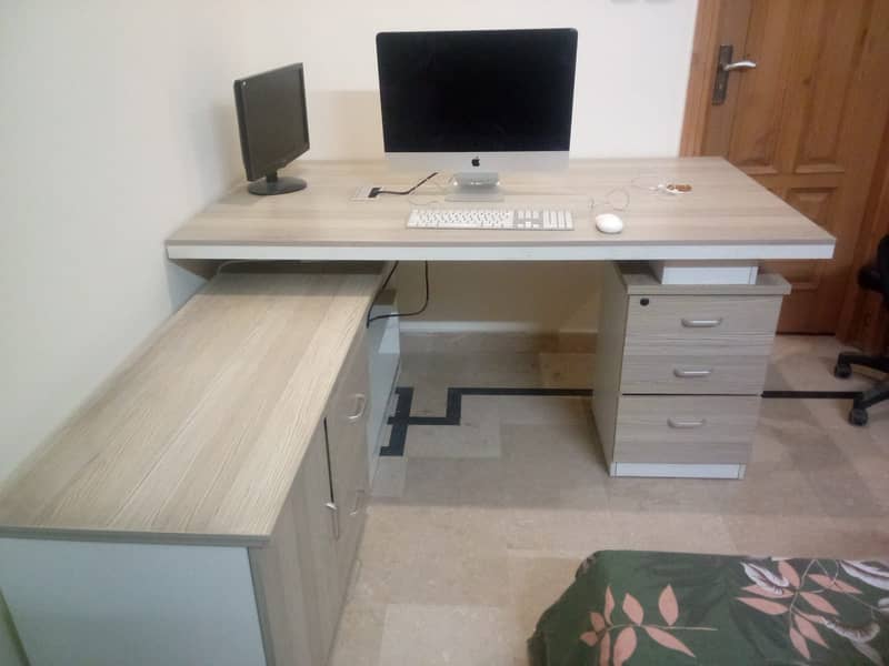 Executive Table/ Office Table 0