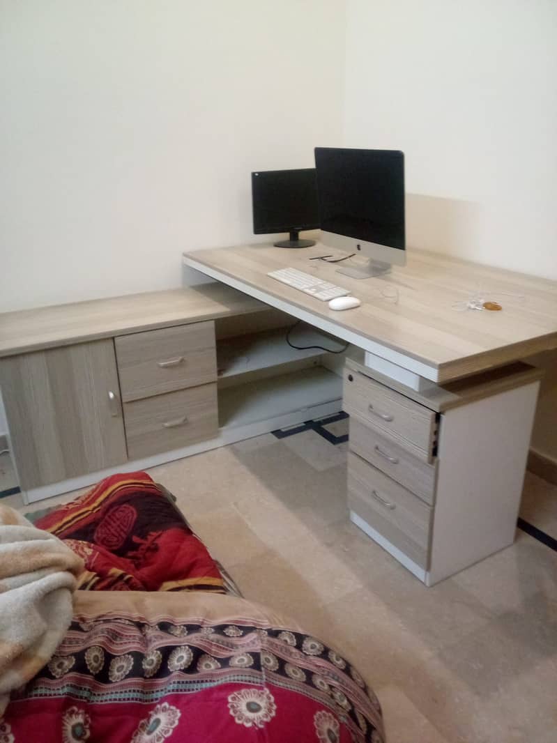 Executive Table/ Office Table 1