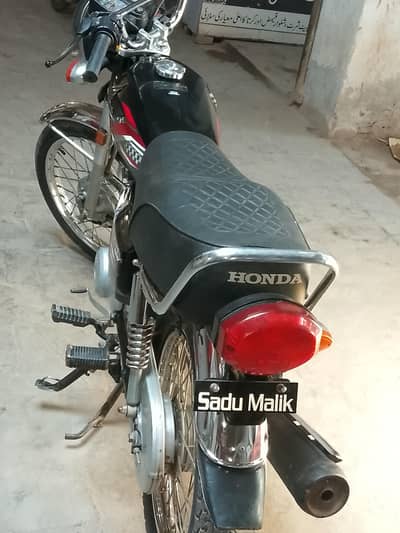 Honda 125 black