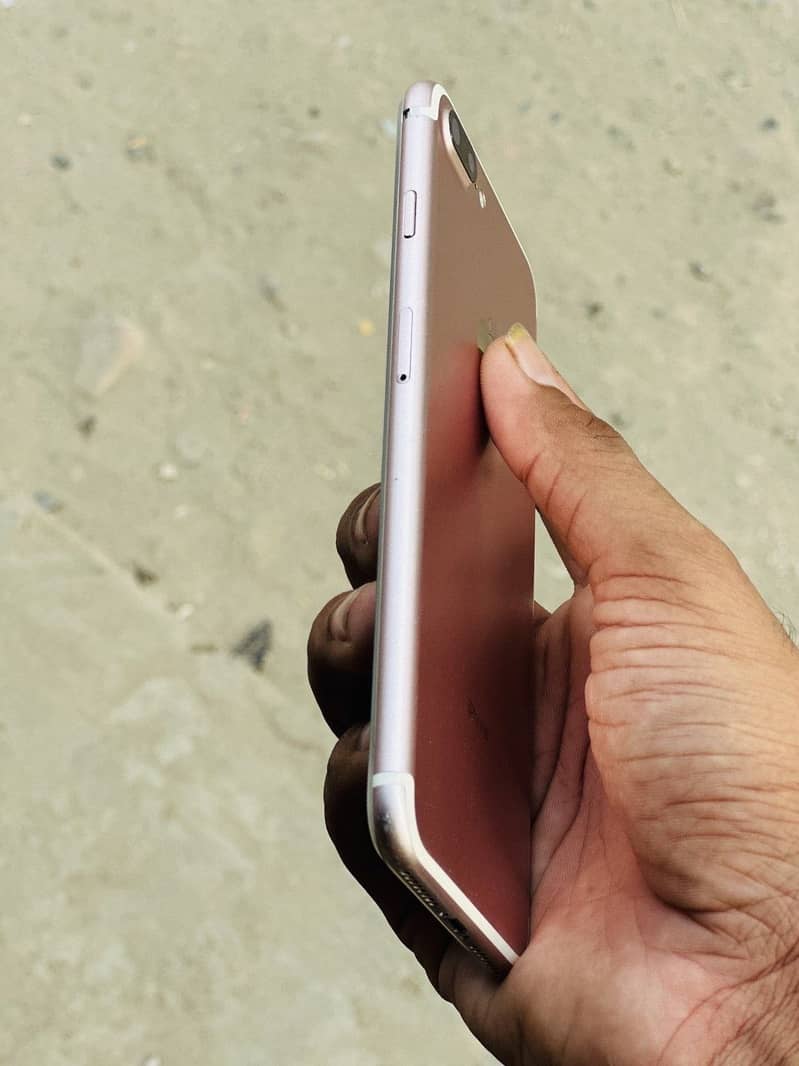 Apple iPhone 7 Plus 0