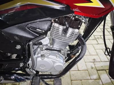 Honda CB125F 2025 model for sale. Only 5000 KM driven, bike is in exc
