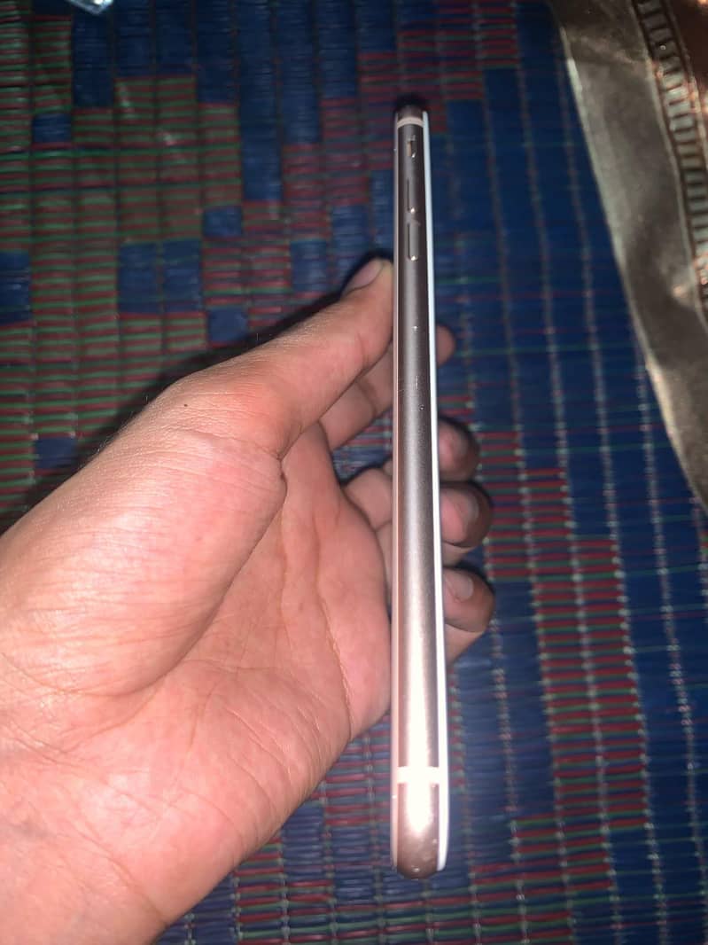 Apple iPhone 8 Plus 3