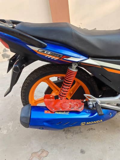 Honda CB 150f total organl beik