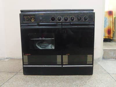 Cooking range with the baking cabnets.