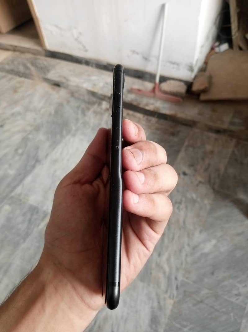 Apple iPhone 7 Plus 2