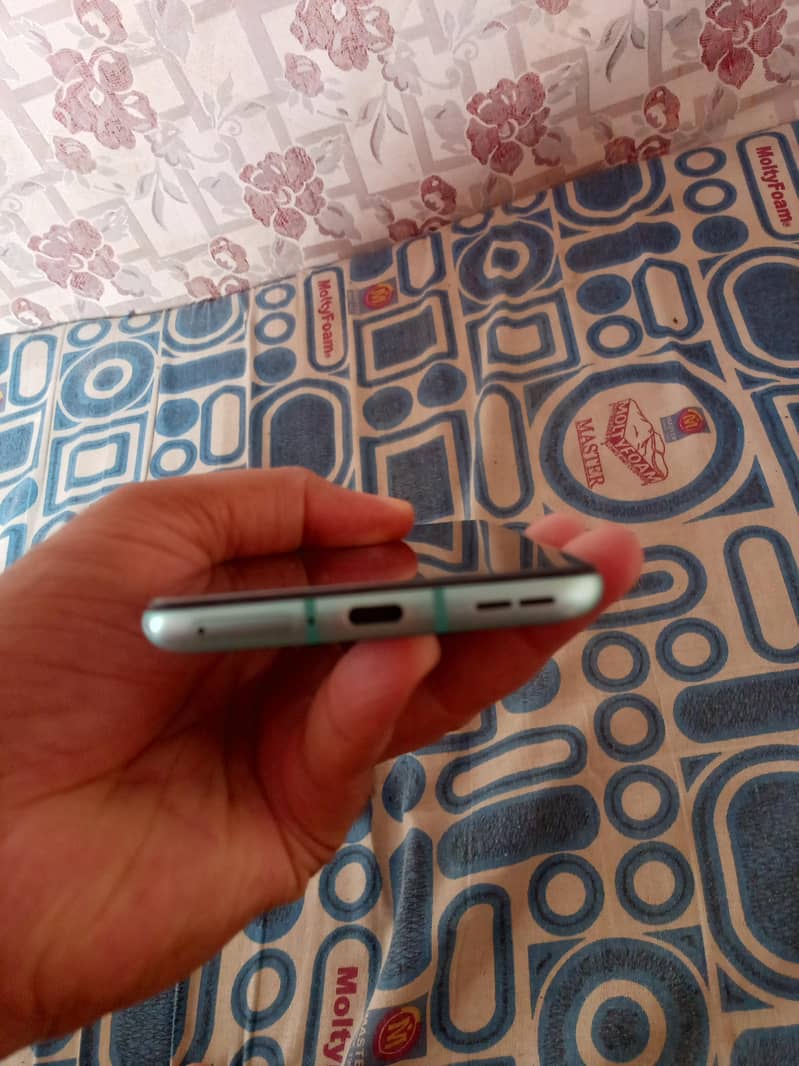 One Plus 8T 4