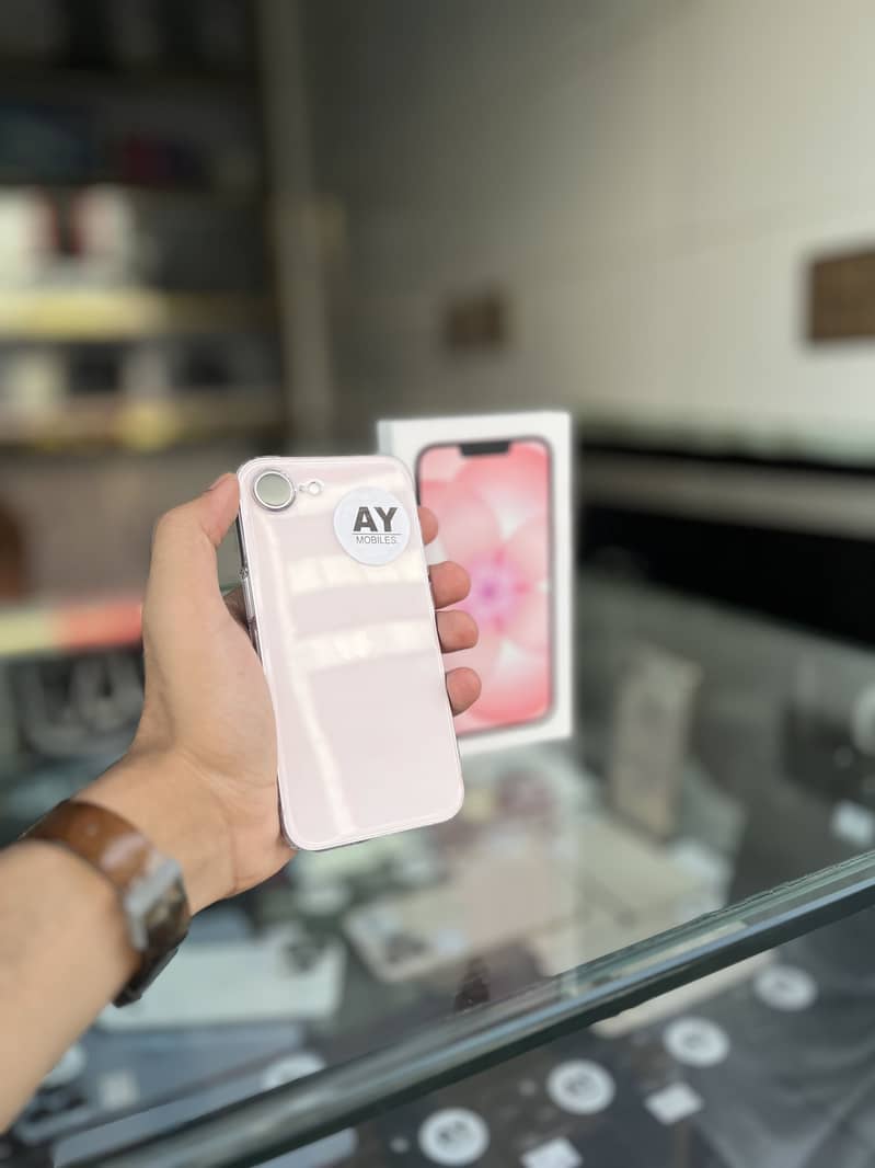 Apple iPhone 17e 0