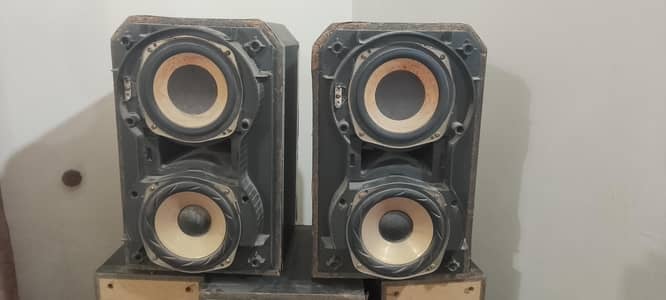 2 speakers Sony ke,