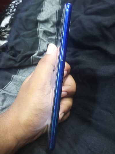 Realme 3 / 4 GB/ 64 GB Only Mobile.