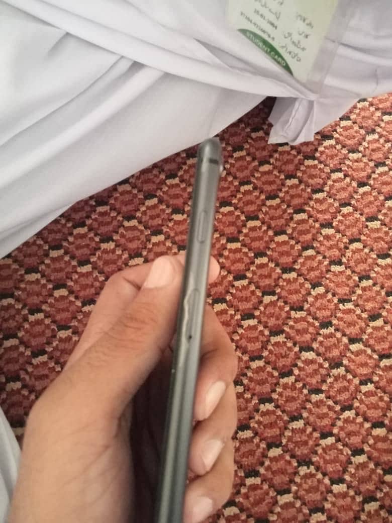 Apple iPhone 8 Plus 4