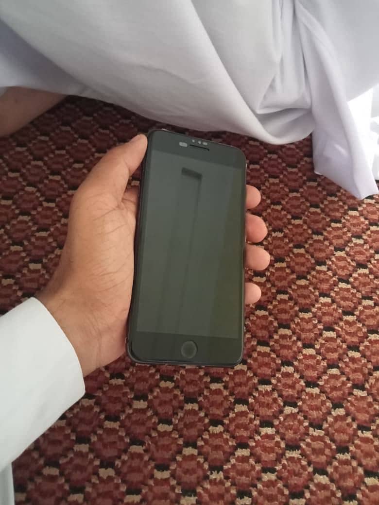 Apple iPhone 8 Plus 6