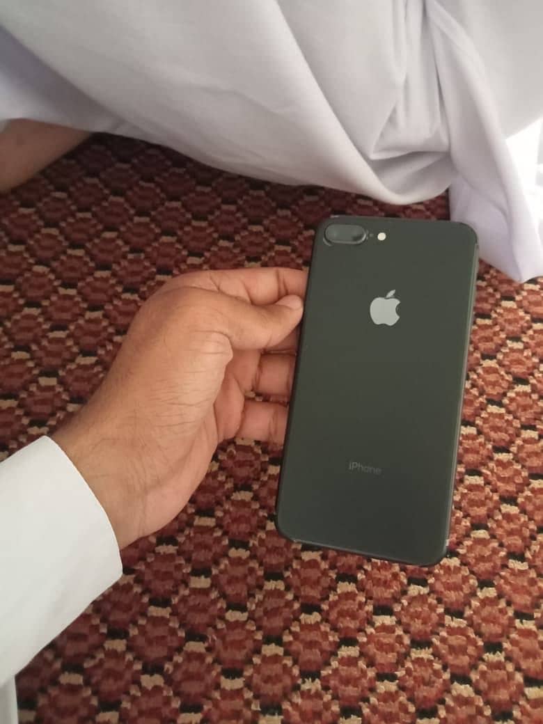 Apple iPhone 8 Plus 7