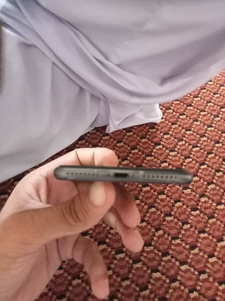 Apple iPhone 8 Plus 11