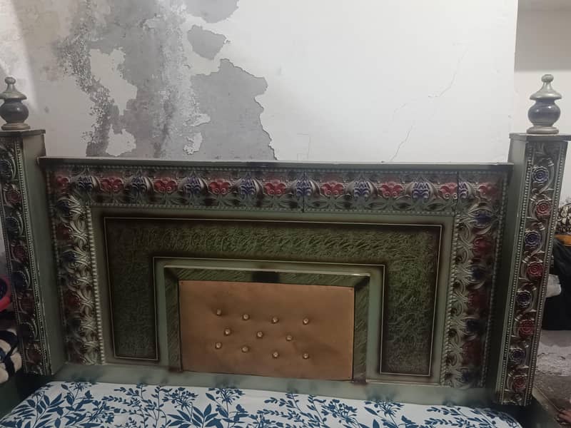 Solid wooden bed 0