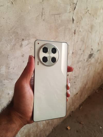 Tecno CAMON 30