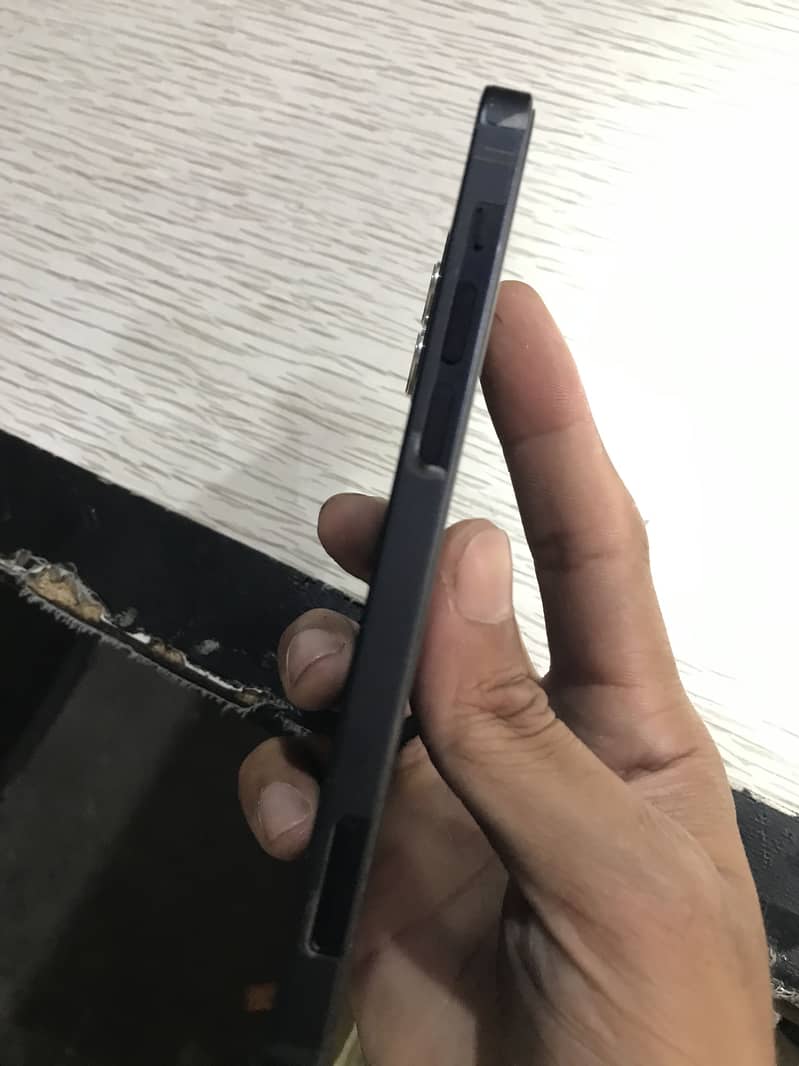 Apple iPhone 12 3