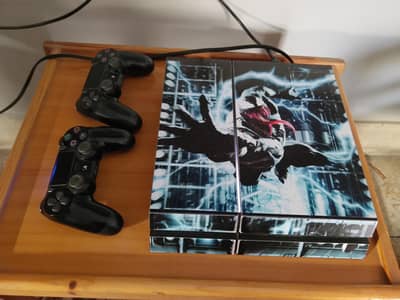 PS4 FAT 11.00 updated Jailbreak with 2 original controllers.
