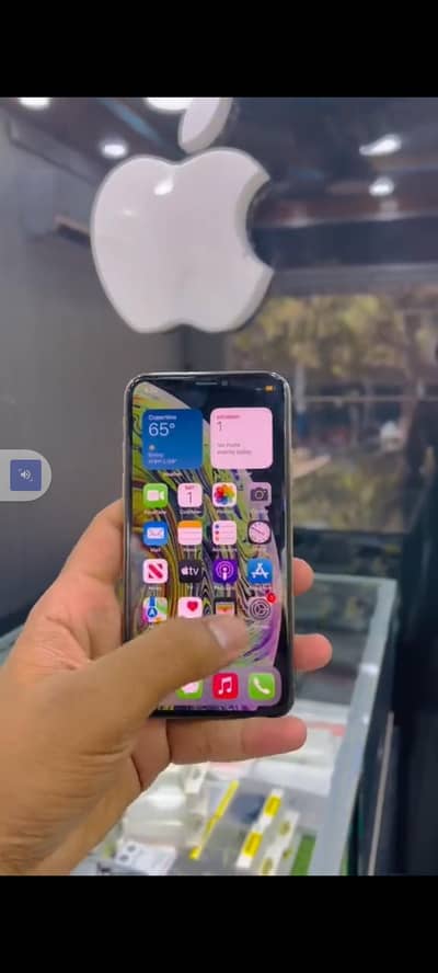 iPhone x Max 256 GB PTA parade my WhatsApp 030269"41=814