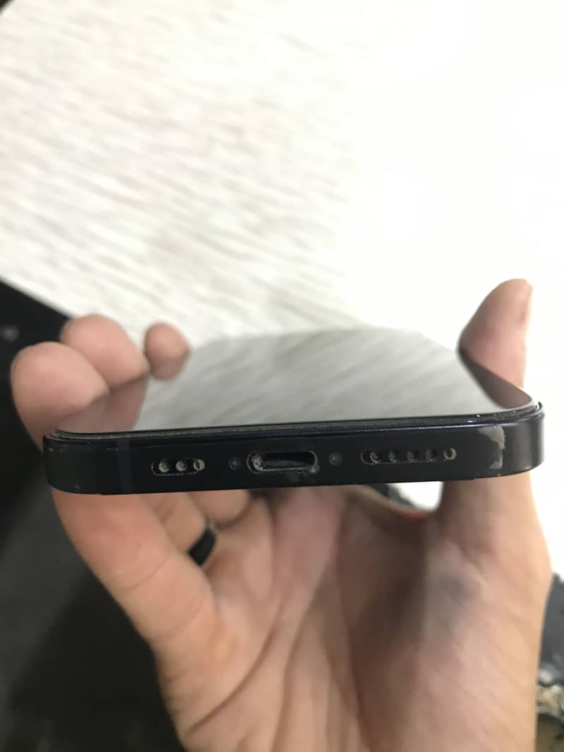 Apple iPhone 12 4