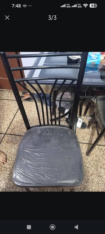 Dining table with 4 chairs (brand new condition)