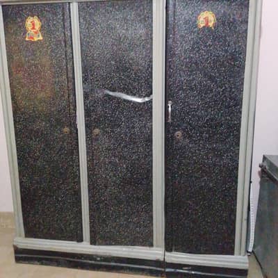 condition apky smny thori repair hogi thk. hojay gi humny lakri ki leni