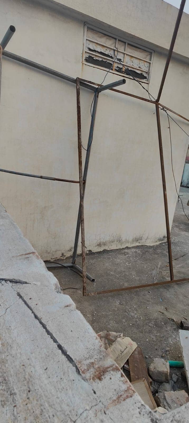 Iron Angle Stand 4