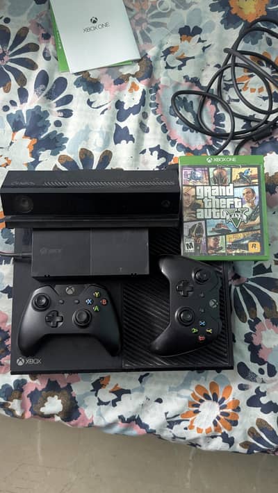 Xbox One with Kinect and 1+1 wireless controllers