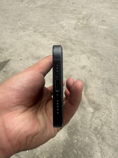 Apple iPhone 16