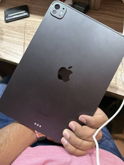 I pad pro m4 chip 512 gb