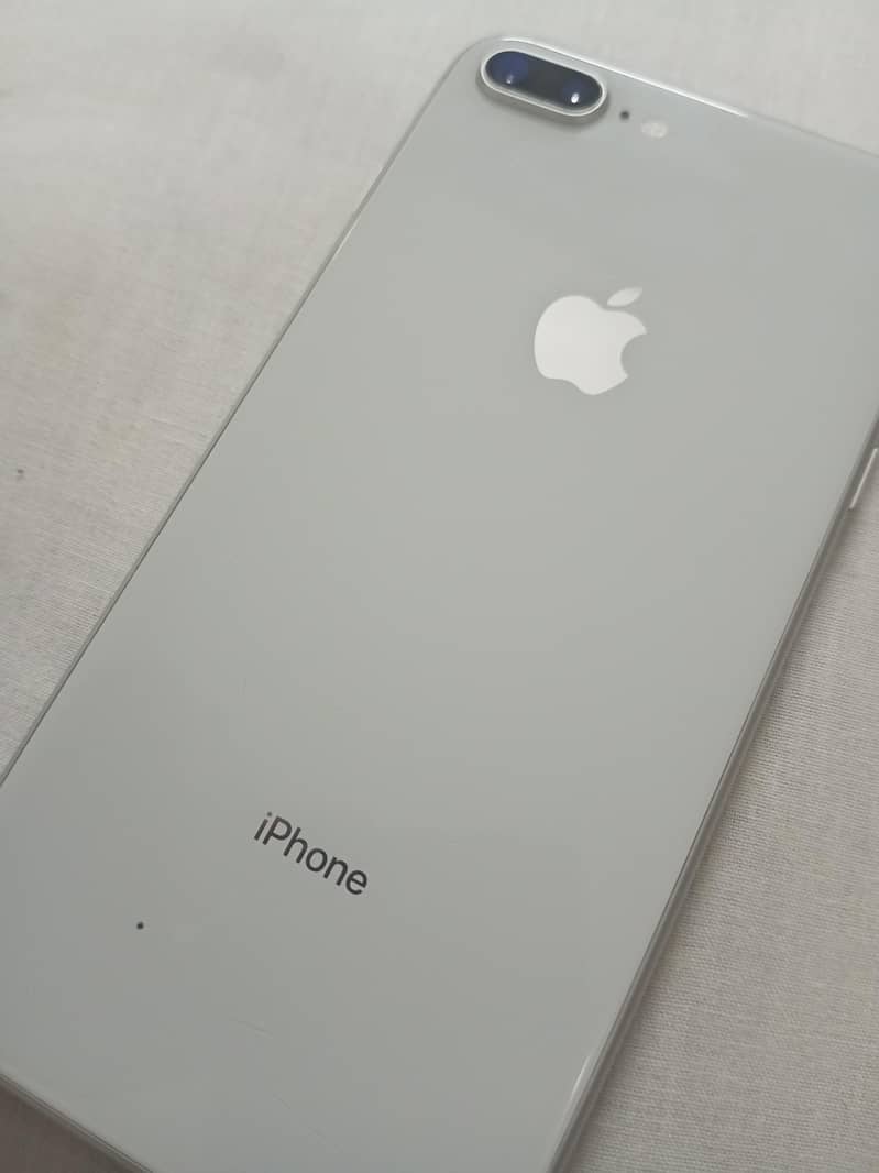 Apple iPhone 8 Plus 1